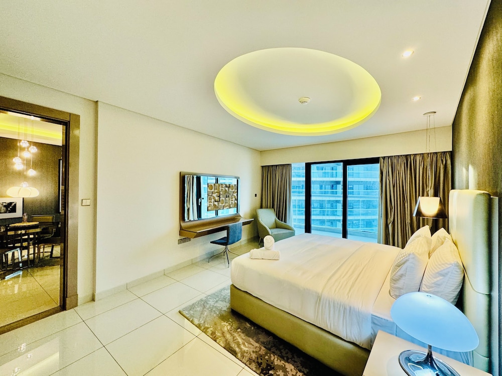 Venduras Chic 1BR at Damac Tower