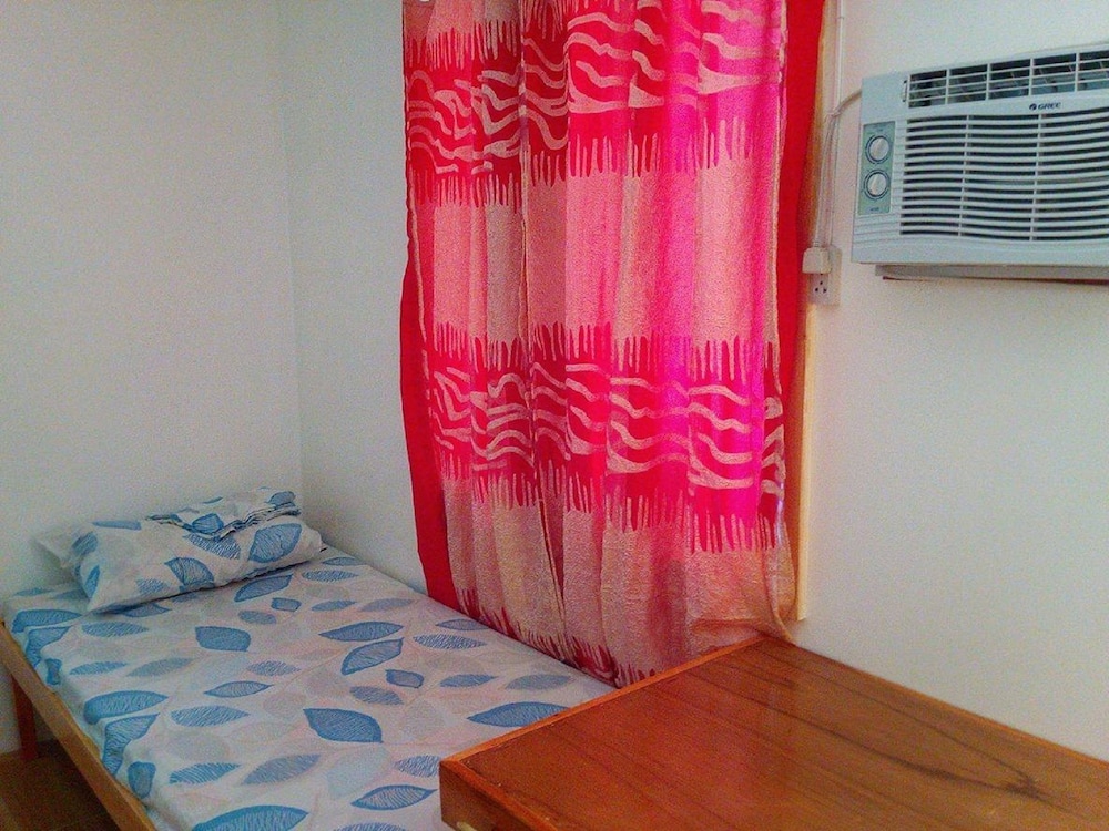 Emok's Guest House - Hostel