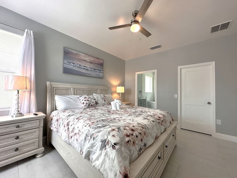 Luxury Villa Near Disney 6 Bd Home With Private Pool and Resort
