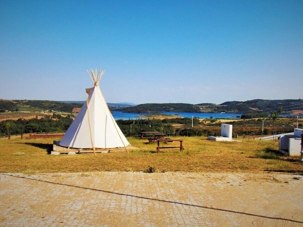 Monte do Azibo - Caravan Park