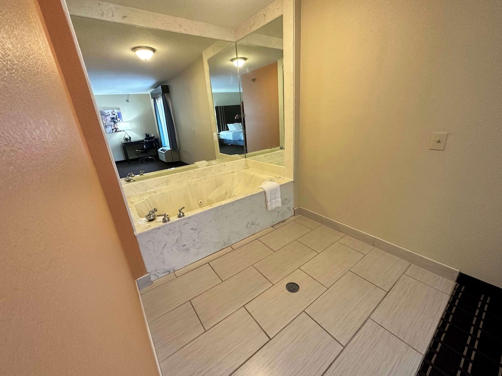 Best Western Plus Bass Hotel  Suites - Property Image 21