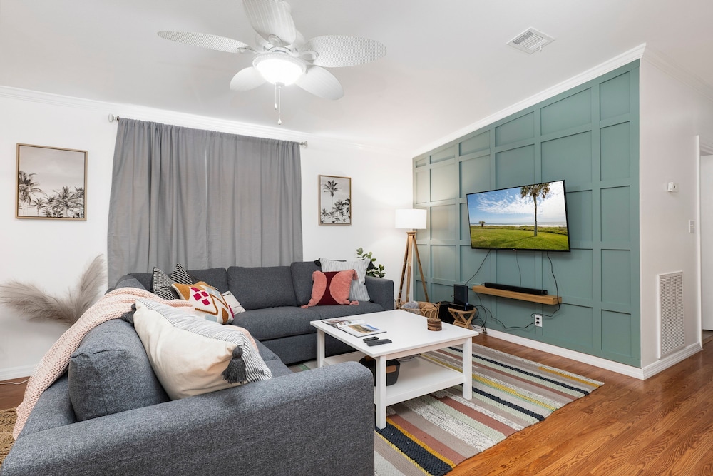 Bright 4BR Home Near Beach Historic Downtown