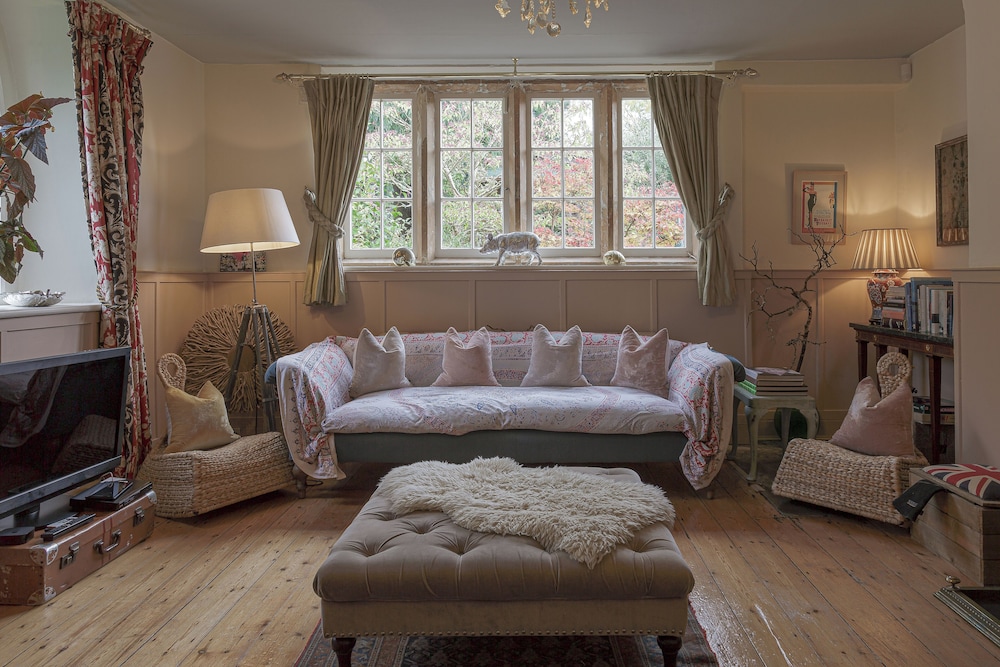Artisan Hall Stunning Grandeur Cotswolds