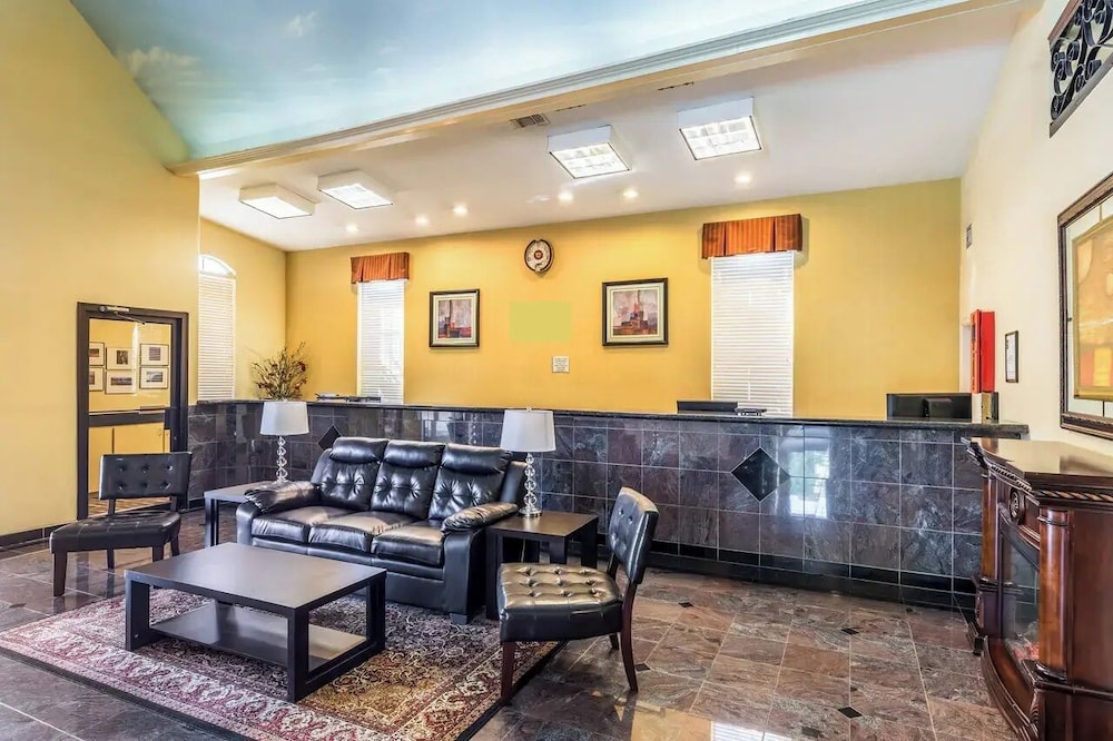 CasaBlanca Inn & Suites Houston