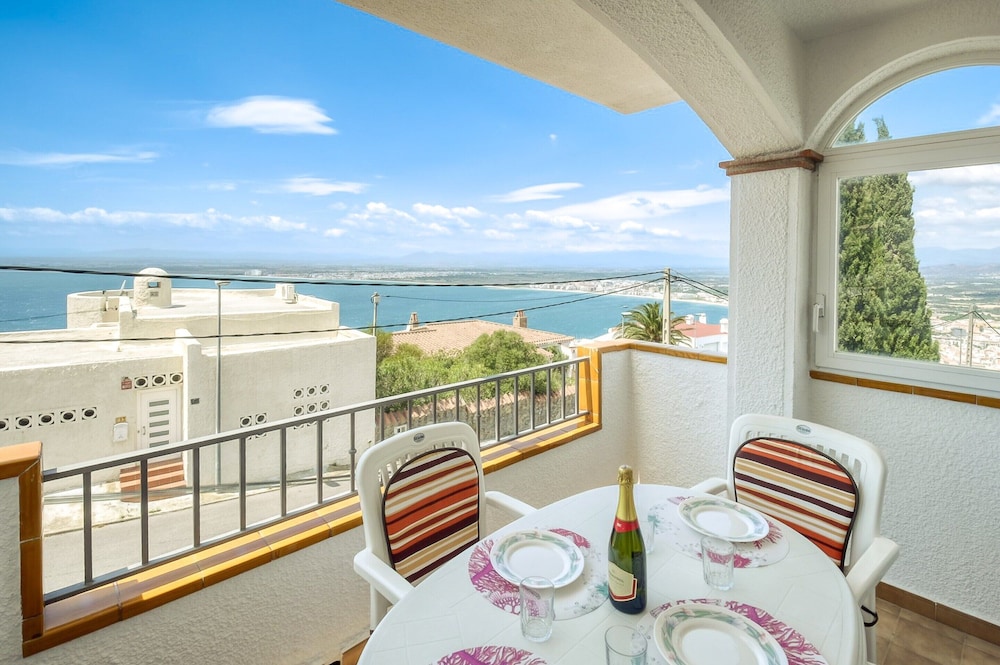 Apartment in Roses Near Cap de Creus