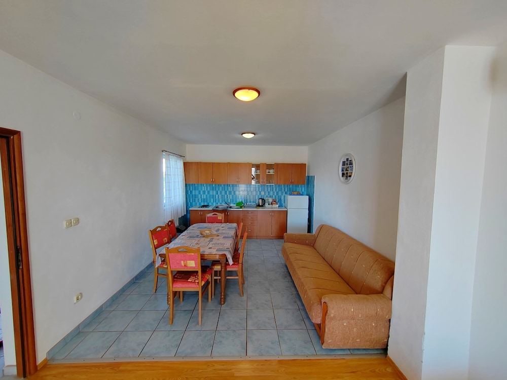 Close to Center Apartment Poly 2 D view 5
