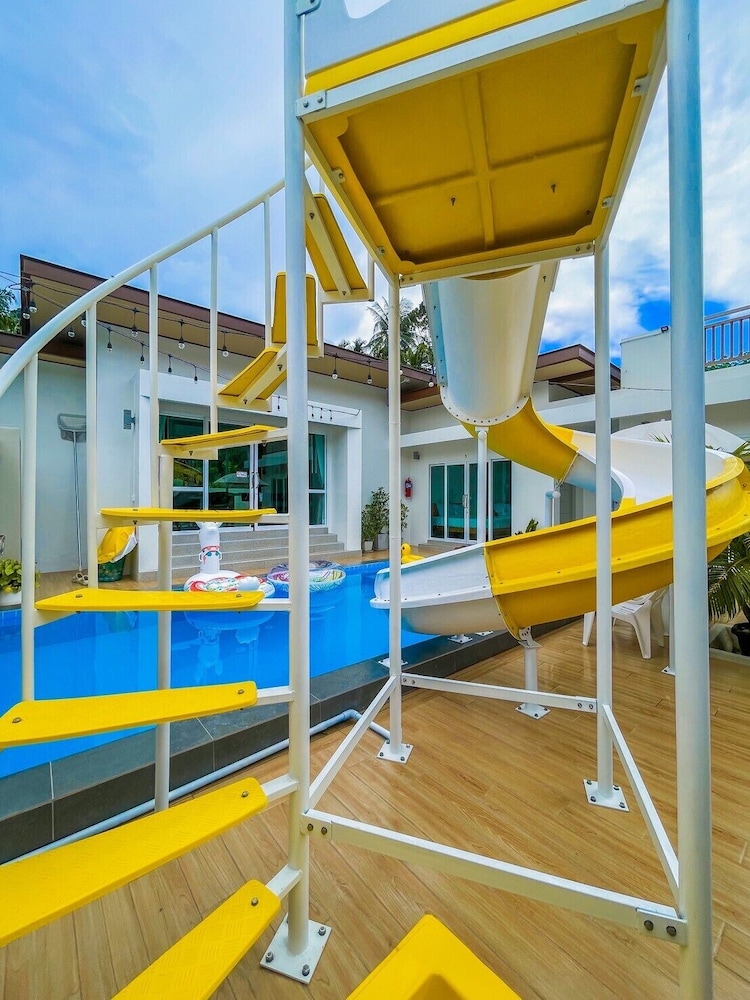 Le poulet poolvilla khanom