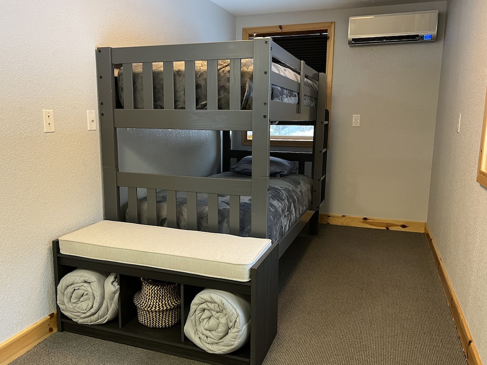 Tahquamenon Suites Lodging