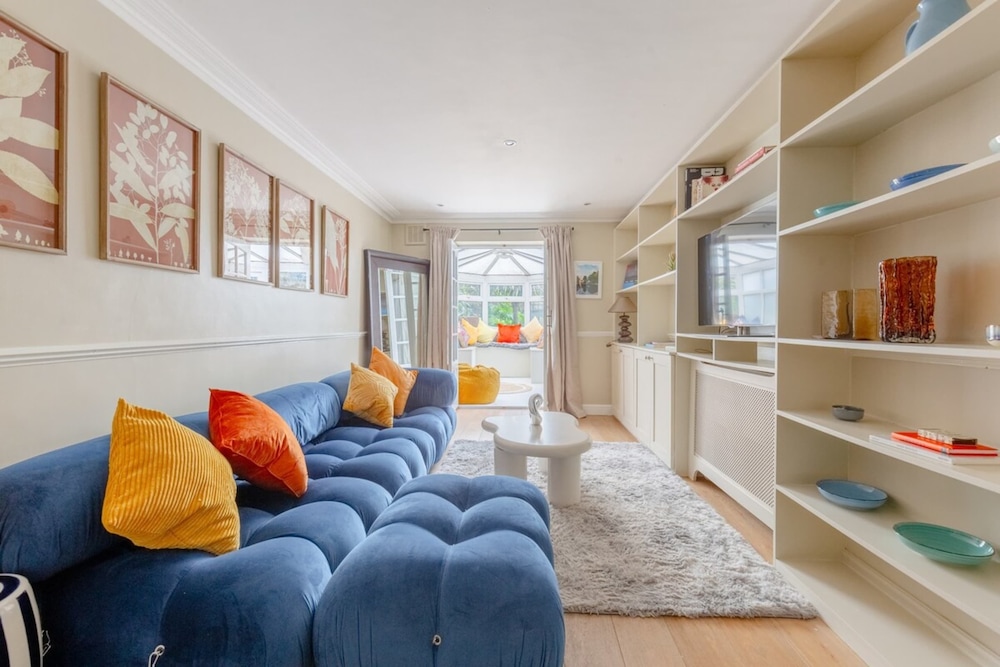 Gorgeous 2BD Garden Getaway, Victoria Park