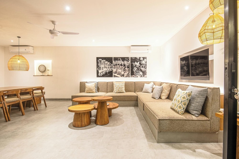 Elegant 6BR Canggu Villa Steps From the Ocean