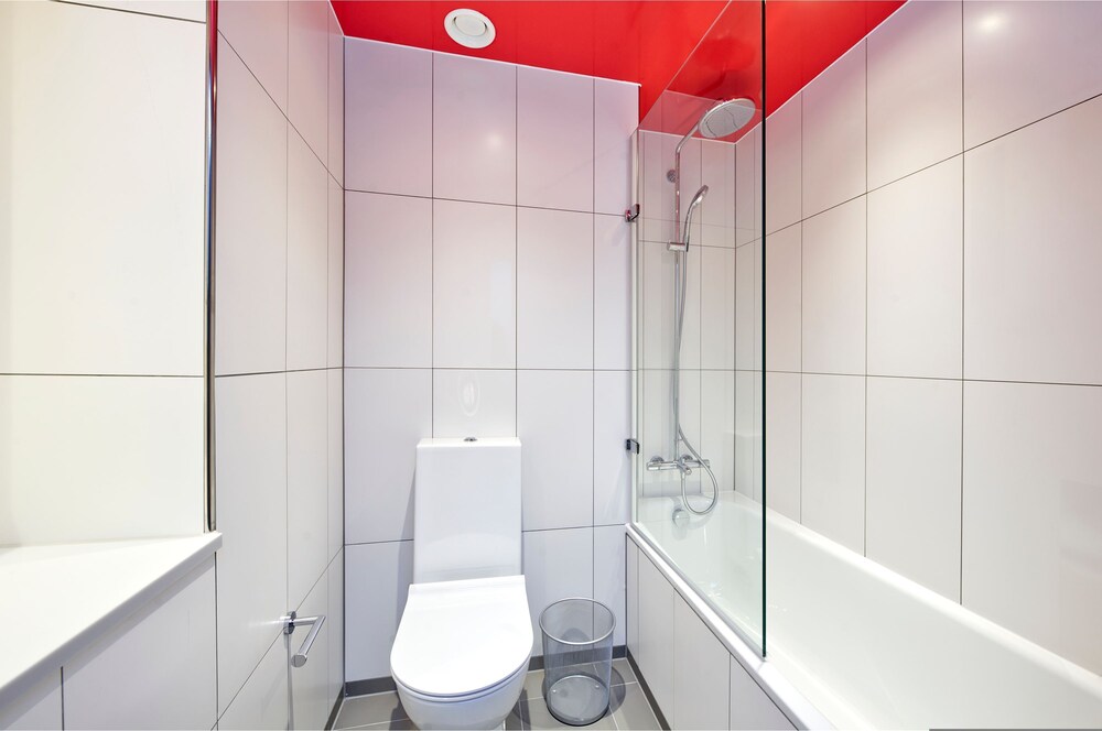 Elegant Two-bedroom Apartment in Vibrant Poplar