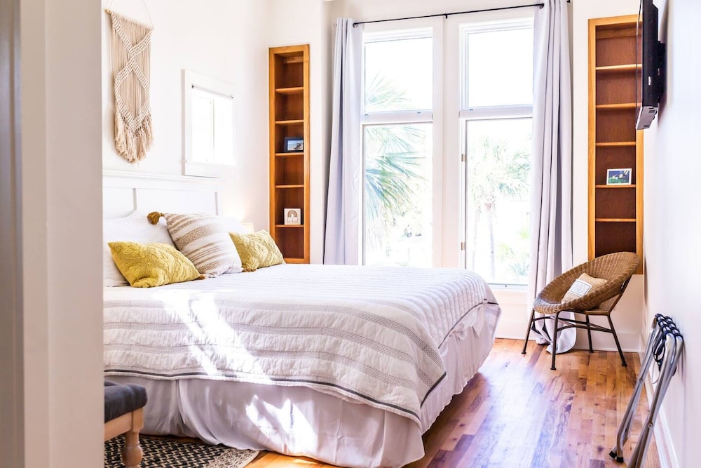 Days Like This -spacious Home Steps From the Beach