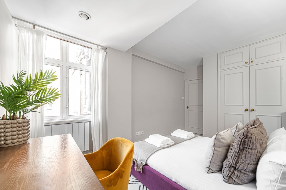 Chic Flat With Stunning City Views