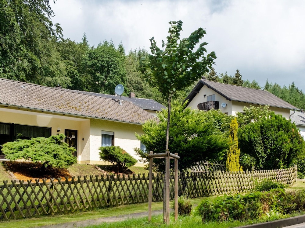Feusdorf Forest Bungalow view 2