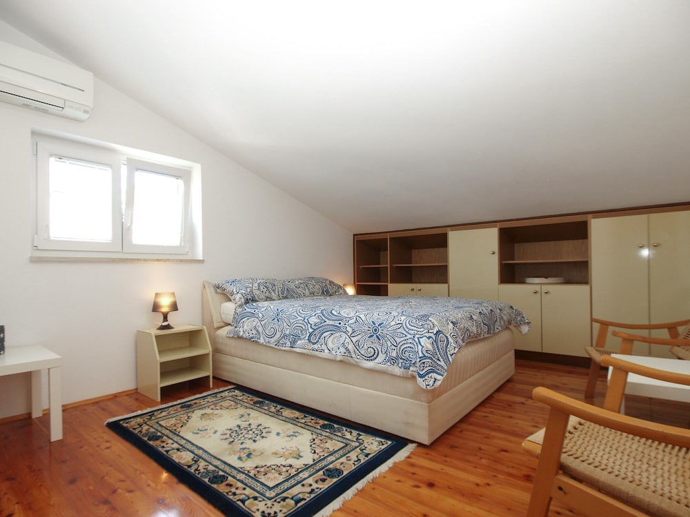 Apartment 1893 view 3