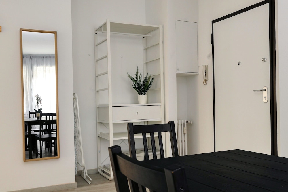 JOIVY Charming 2BR Flat near City Life