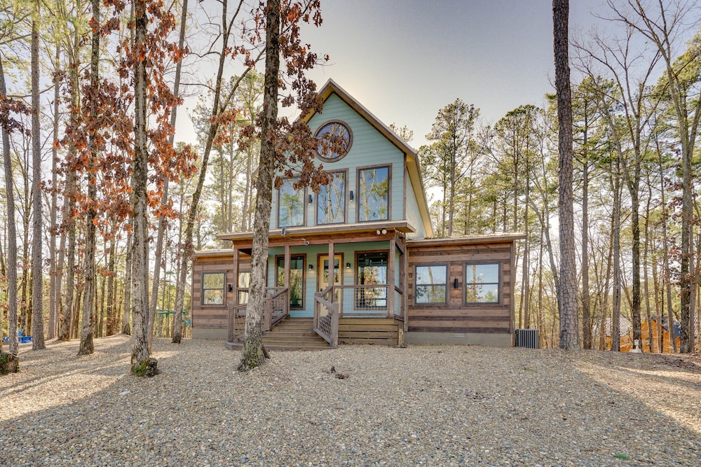 Broken Bow Cabin w/ Hot Tub, Pool Table & Fire Pit view 3