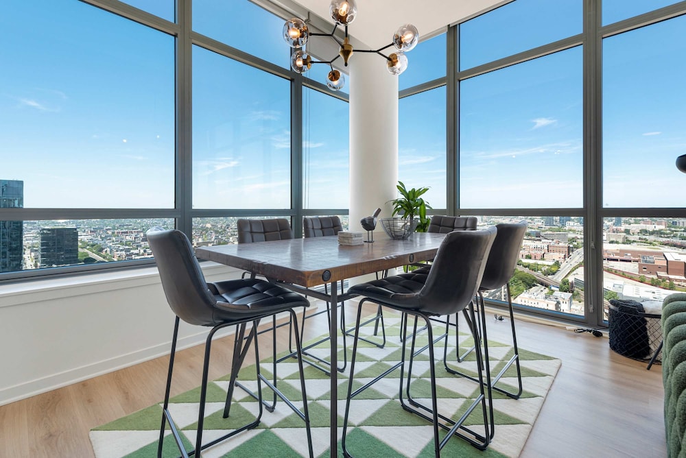West Loop Group Retreat 2 Penthouses Balconies