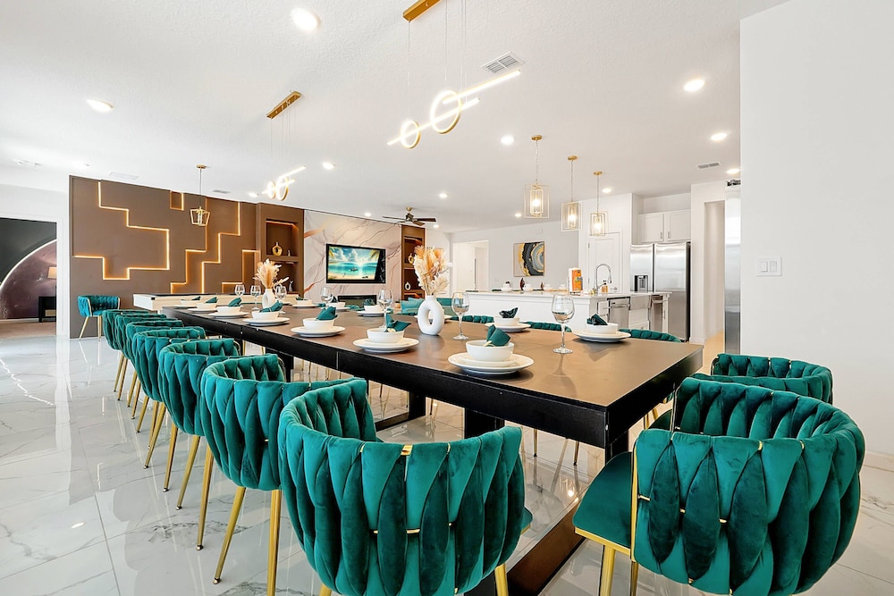 Luxury and Sophisticated 15 BR Ensuite