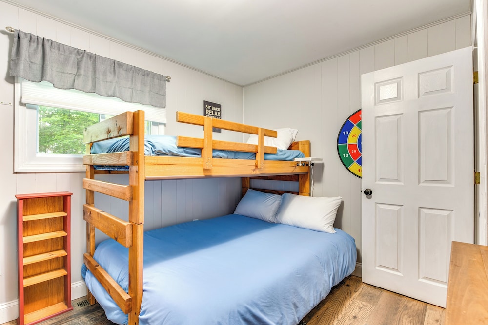 Quiet New Hampshire Getaway w/ Game Room!