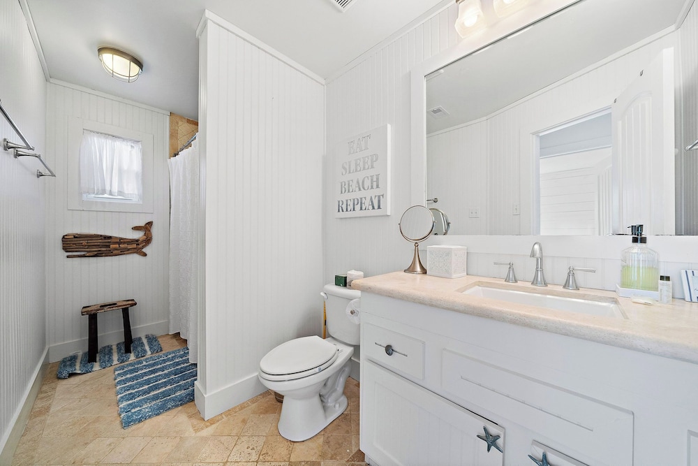 Coastal Cottage by Ryson Vacation Rentals
