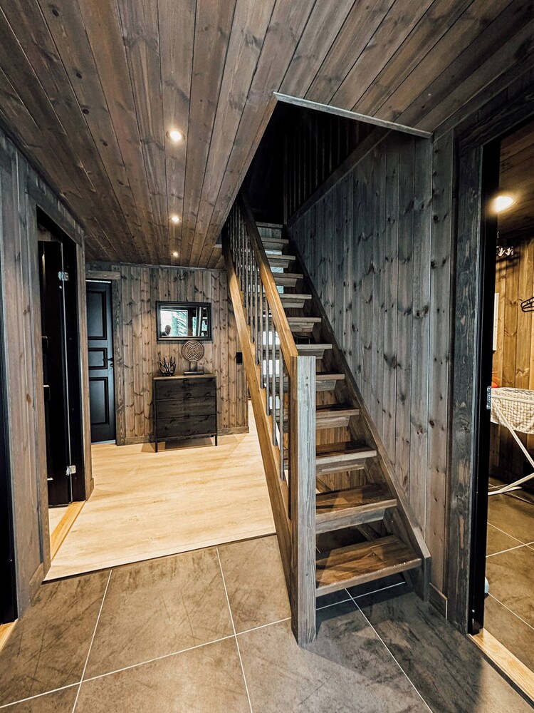 Modern Mountain Cabin - Sauna - 5 Bedrooms - Sleeps for 10