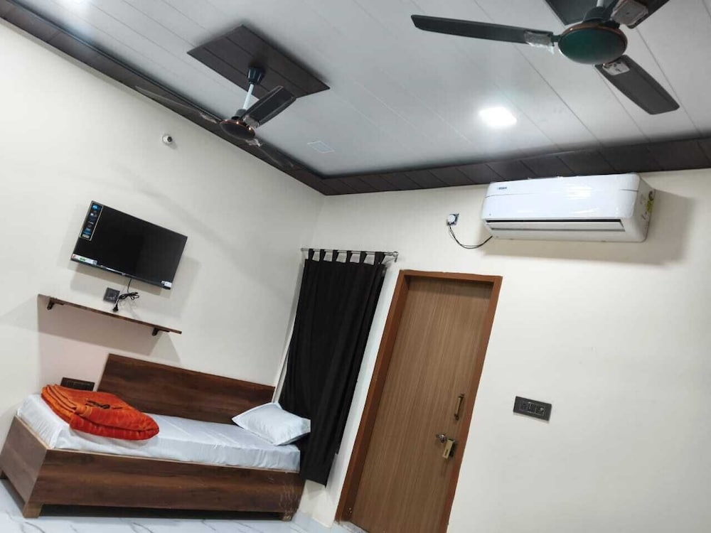 Krishna Residency By Vrindavan Stays