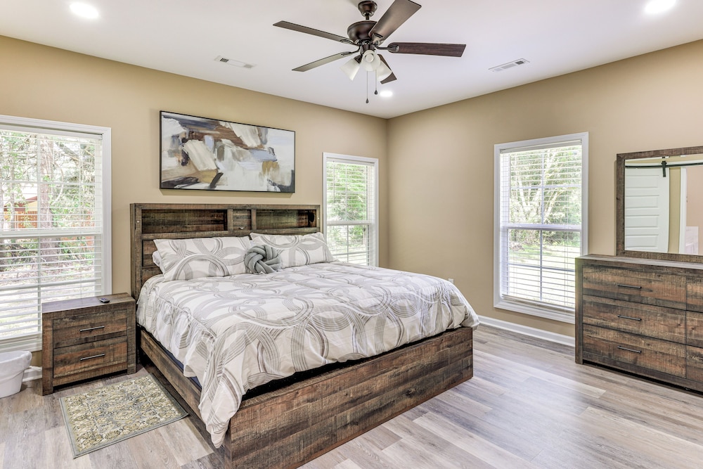 11 Mi to Troy University: Family Home w/ Yard