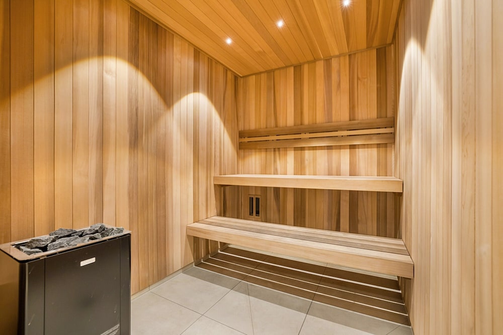Executive 2-bed Apartment With Views, Gym and Spa