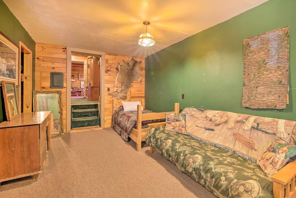 Handcrafted Log Cabin in Candor: Group Getaway! view 5