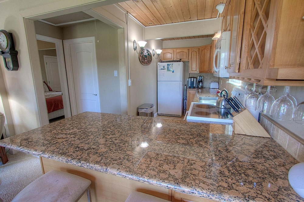 Park View Paradise 3 Bedroom Condo by RedAwning - Property Image 21