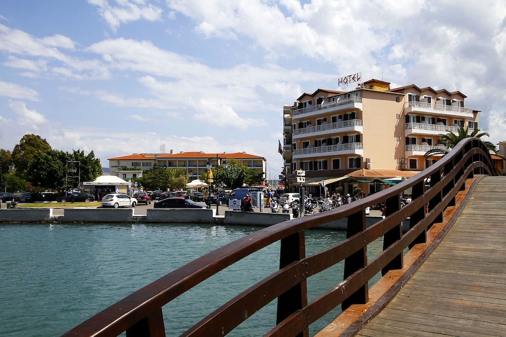 Hotel Nirikos Hotel - Image 1