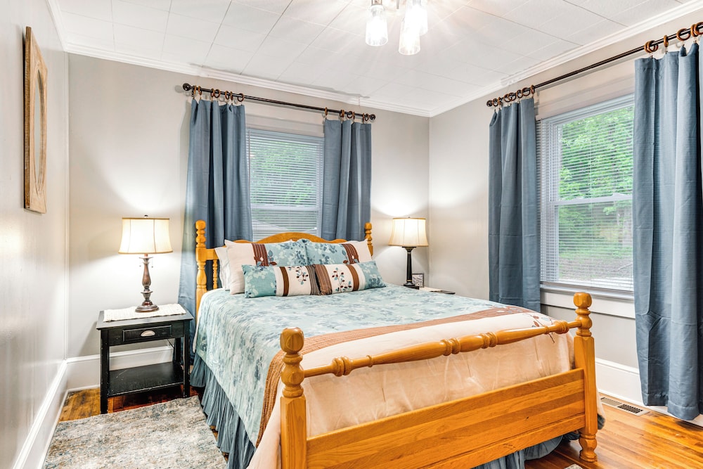 Spartanburg Vacations - Forest City Home w/ Fire Pit - 3 Mi to Downtown! - Property Image 4