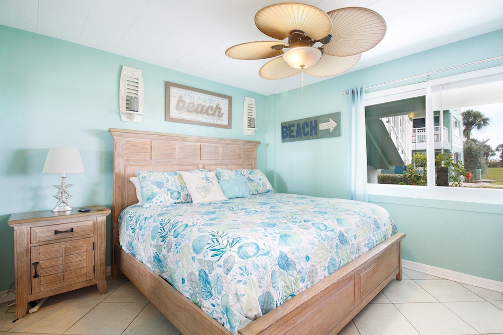 Tropic Terrace #26 - Beachfront Rental 1 Bedroom Condo by RedAwning view 5