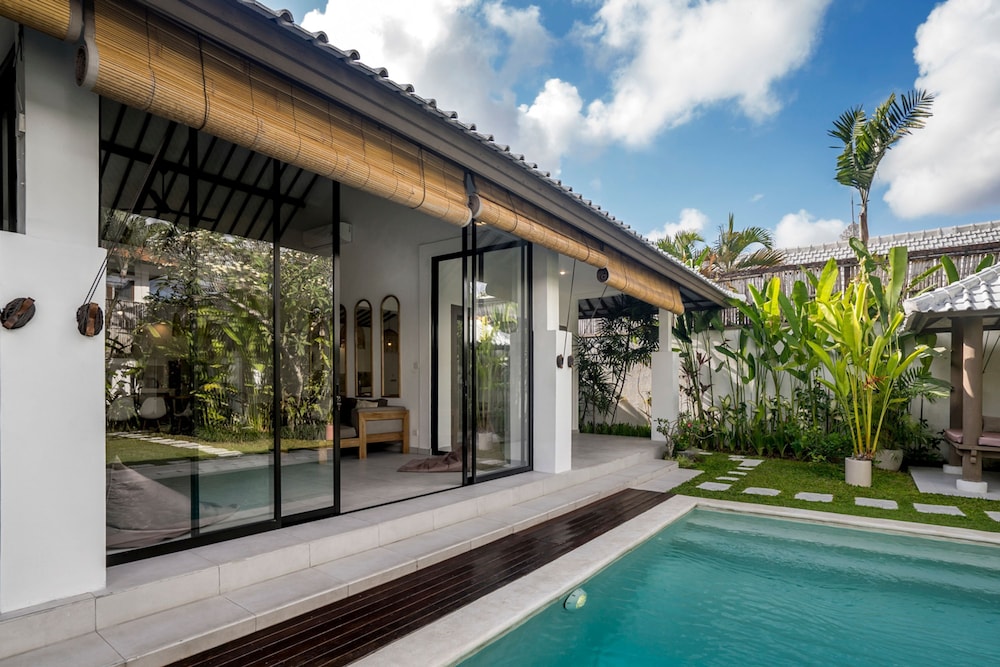 Villa Moju by Alfred in Bali - Tropical 3BR Escape w Private Pool Lush Garden in Bumbak Canggu