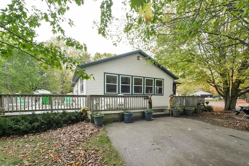 Goshorn Lake Cottages