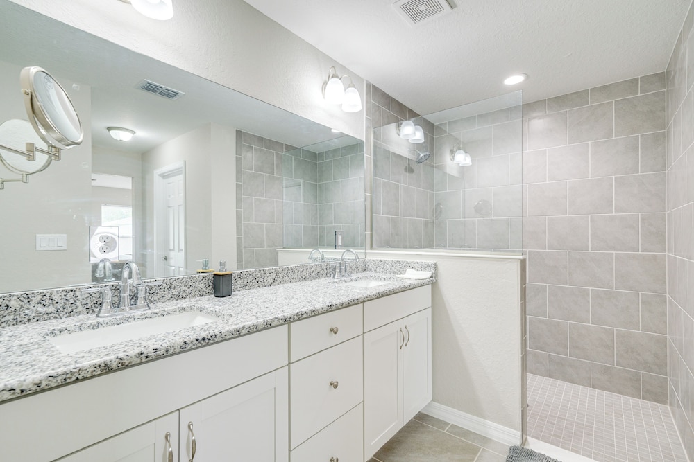 Hike, Paddle & Explore: Home w/ Lanai in Ocala