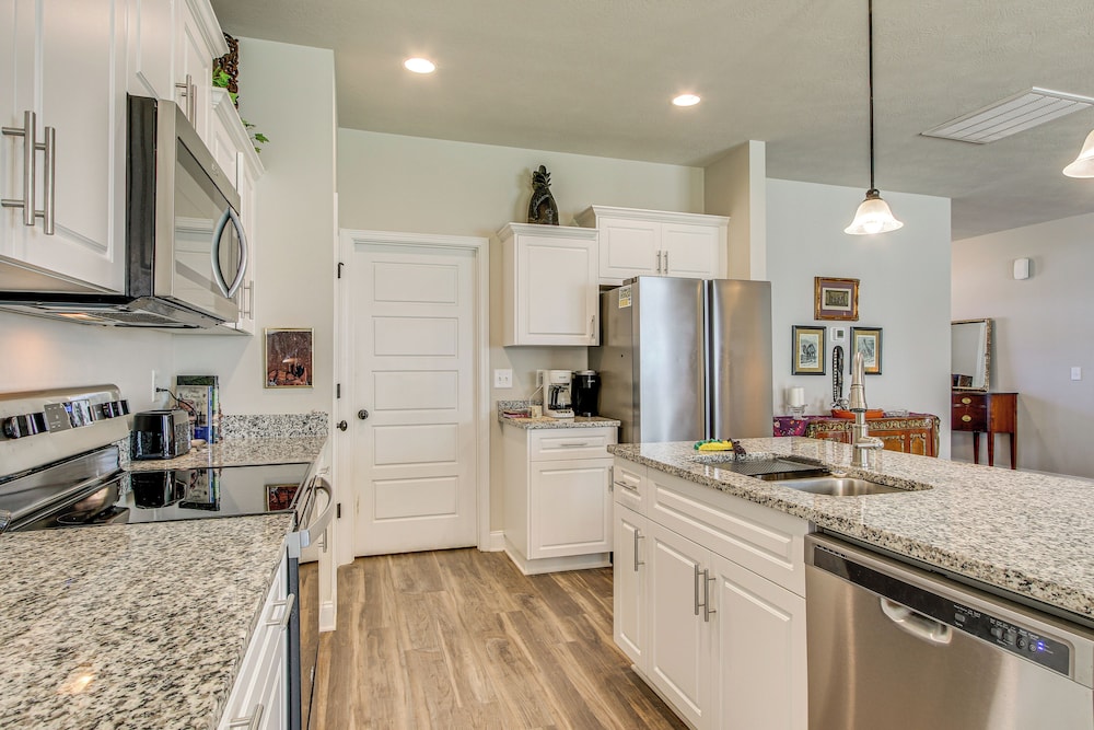 2 Mi to Steeplechase Racecourse: Stylish Aiken Gem