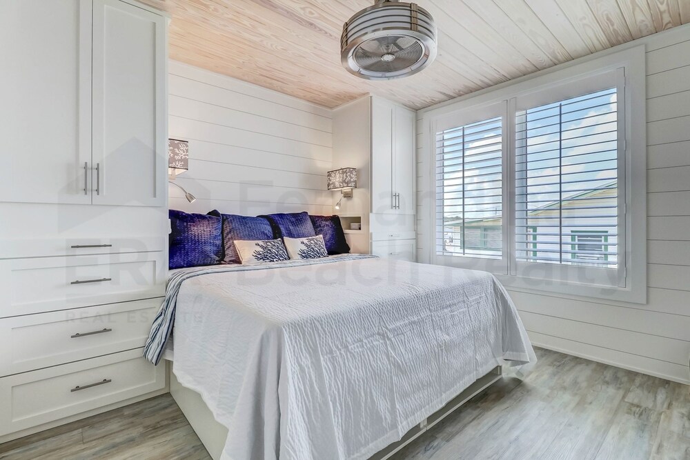 226 Sf 2nd Floor 3 Bedroom Townhouse by RedAwning view 4