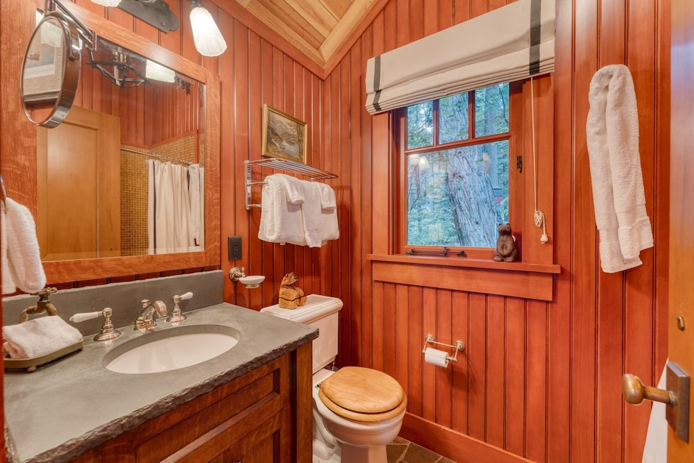 Homewood Lakefront by Avantstay Private Beach Lake Access Views