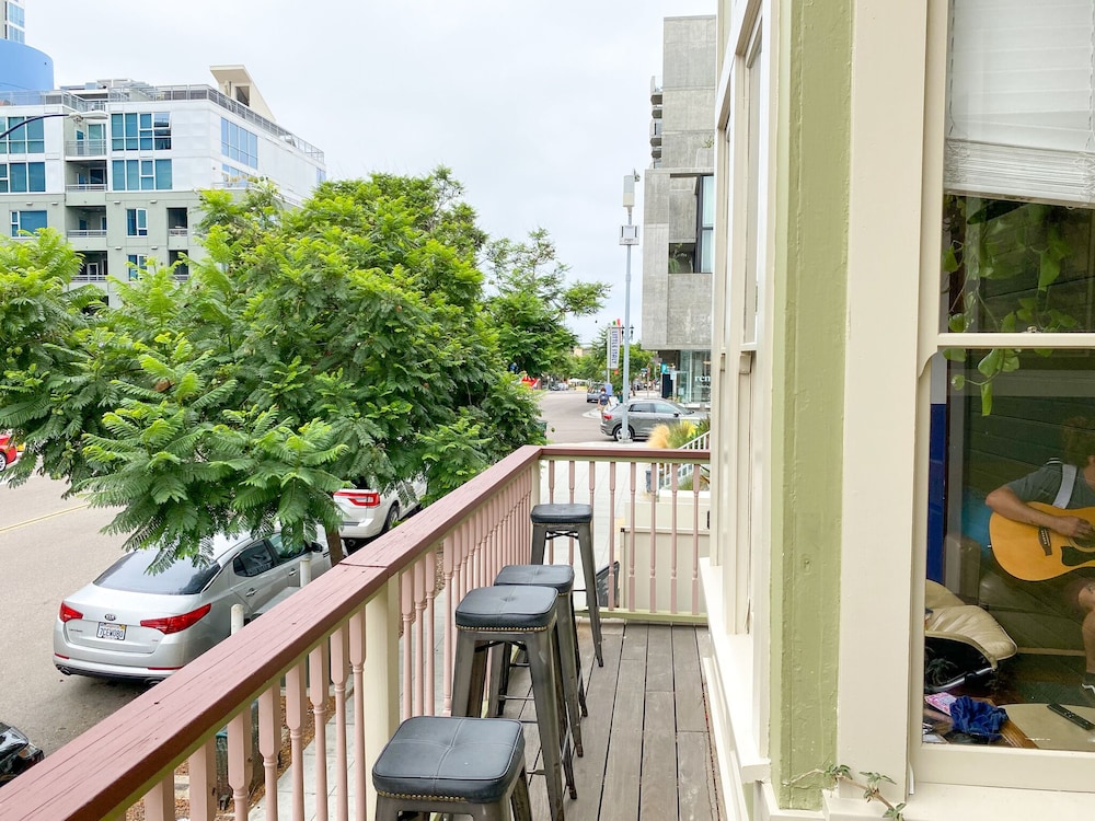 International Travelers House Hostel \- Downtown San Diego Little Italy.