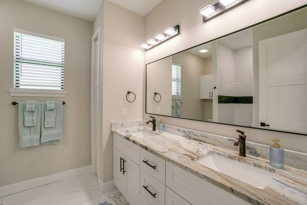 Golf Days & Beach Fun: Port Charlotte Home w/ Yard