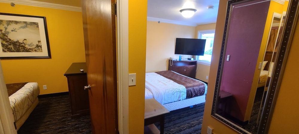 The Royal Victorian Motel