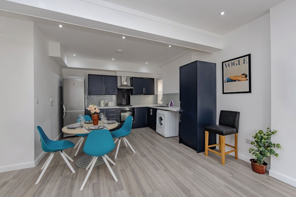 Apartment - Sleeps 7 - Parking - Close to Pier
