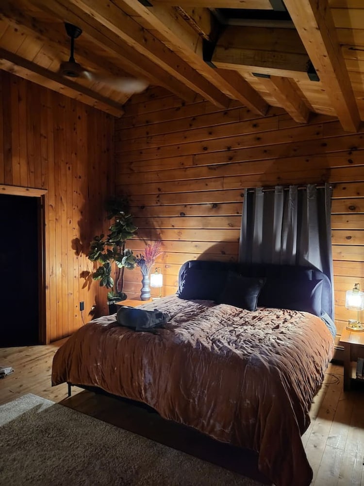 Rustic Modern Cabin w Hot Tub 1 5 hrs From NYC