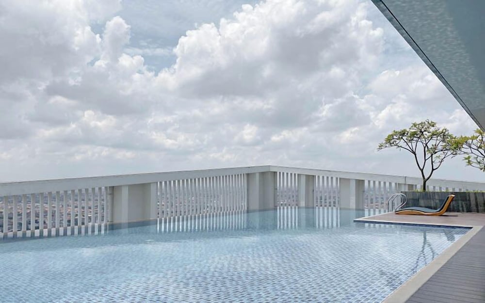 2Br Luxurious And Spacious Apartment At One East Penthouse Residence