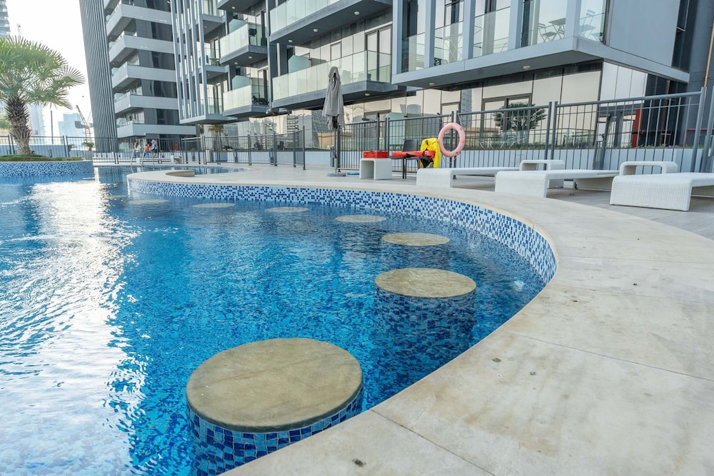 Sophisticated 1 Bedroom Apartment in Bloom Tower B