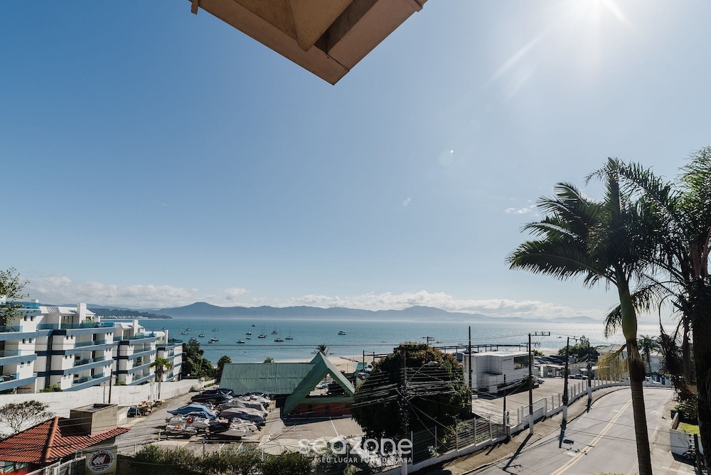 JOFs Apartamentos c Piscina e Vista Mar