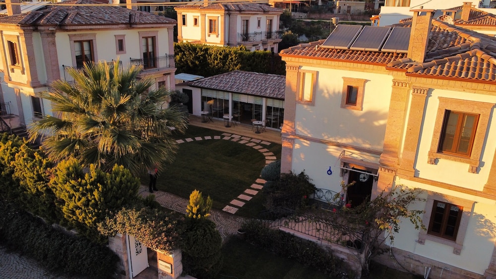 Hotel Vrodi By House - Image 1