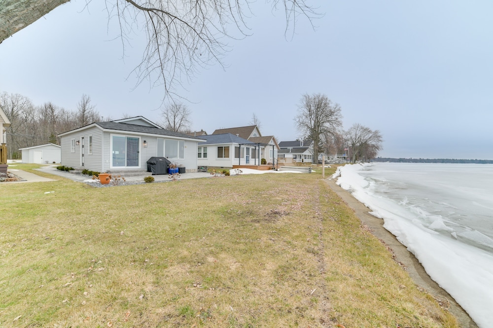 Bright Houghton Lake Home w/ Boat Dock + Fire Pit view 4